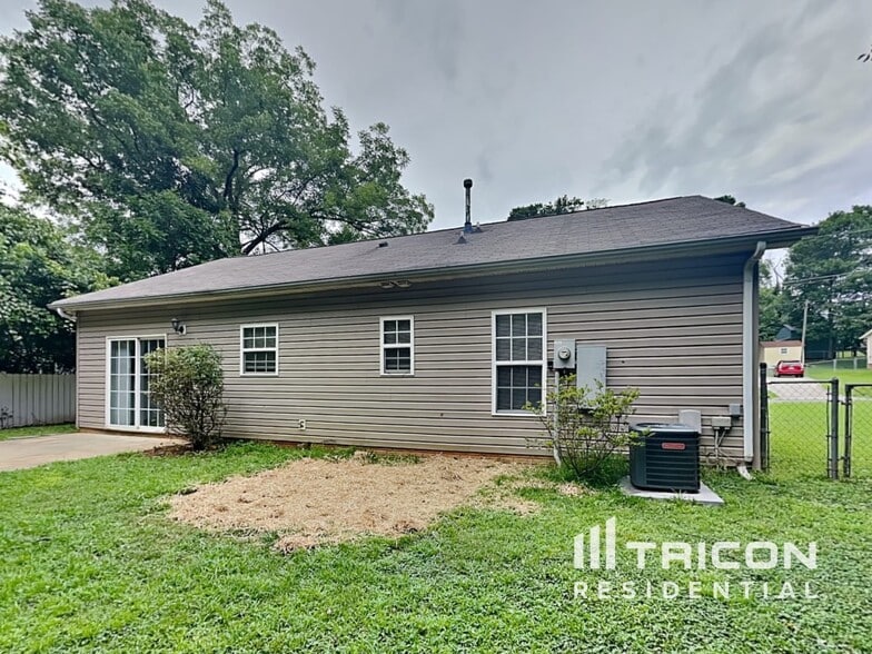 Building Photo - 117 W Nims Ave
