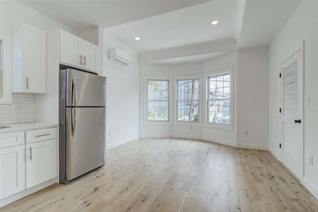 Primary Photo - 671 Palisade Ave