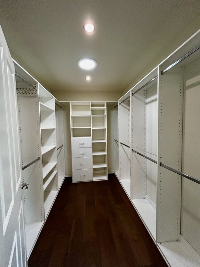 Building Photo - A home that has all the best of California Living!