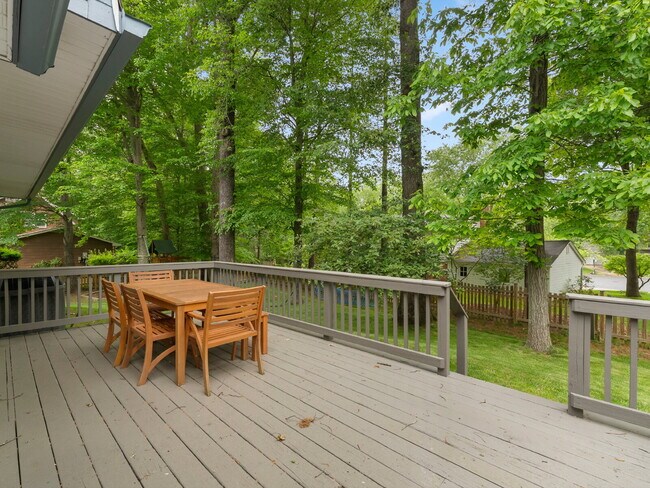 Building Photo - "Spacious 4-Bed Oasis with Scenic Views an...