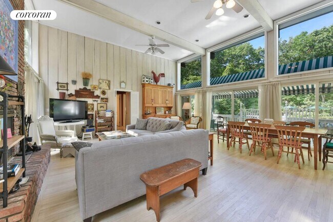 Building Photo - 73 Copeces Ln