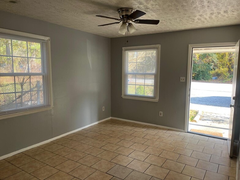 Building Photo - 212 Preston Ave