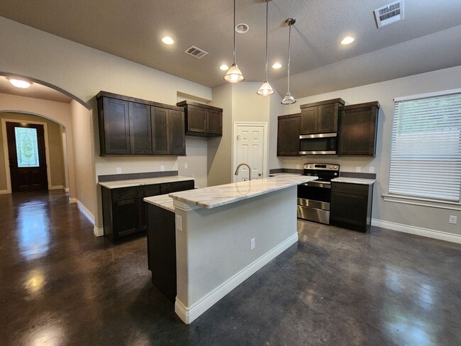 Building Photo - LOCATION! Walk to Torrey Park / Close to NB Downtown & Gruene / No Carpet / NBISD