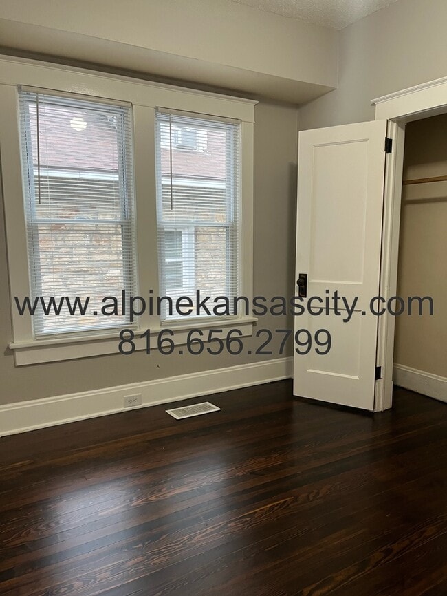 Building Photo - Updated Bungalow in Center District! Section 8 OK.