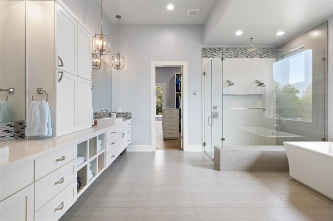 Building Photo - 4709 Pecan Chase