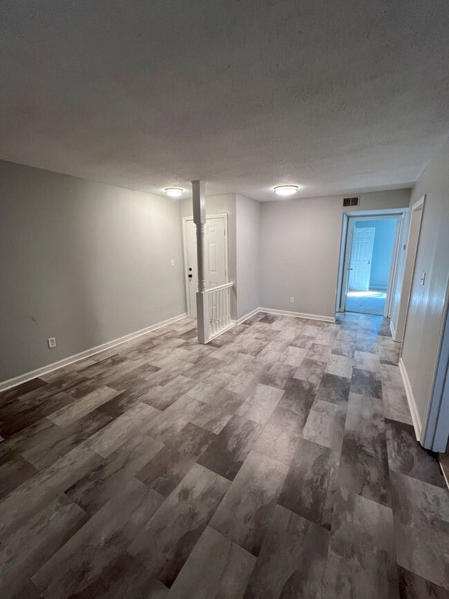 Building Photo - Updated and Ready for You!