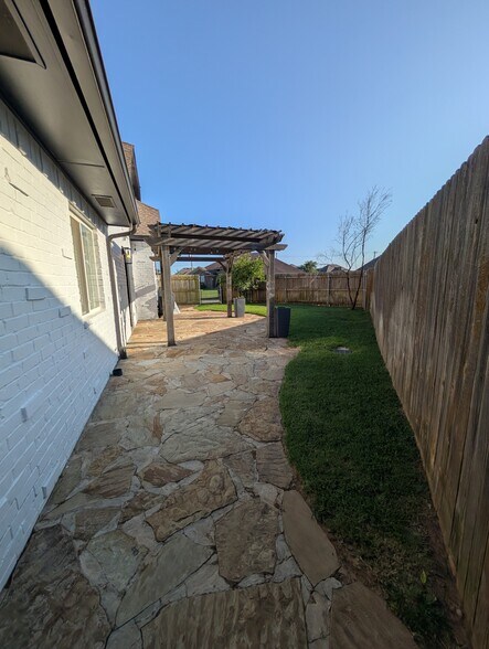 Patio with pergola - 8701 NW 116th St