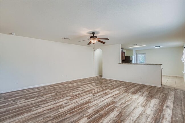 Building Photo - 208 Isabel Ln