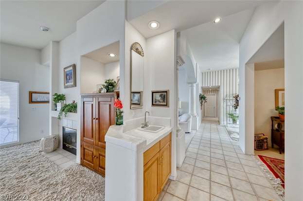 Building Photo - 2229 Fiero Dr