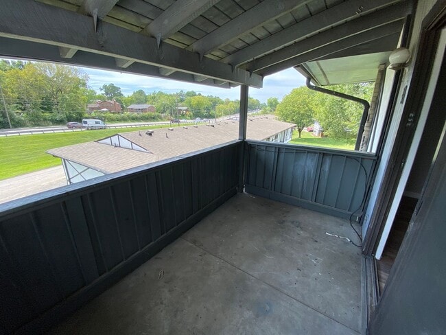 Building Photo - Lovely 1 bedroom condo in South Nashville! Private Balcony!