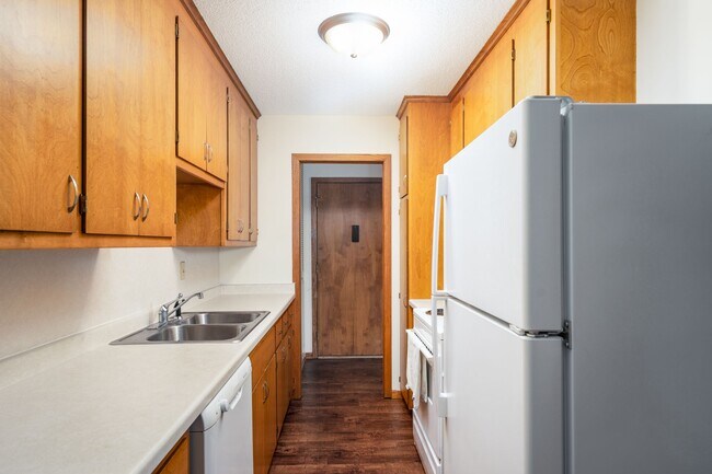 Building Photo - 4301 Valley View Rd