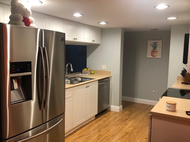 Building Photo - 820 Lavers Cir