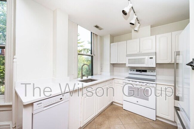 Building Photo - 1007 W Franklin St