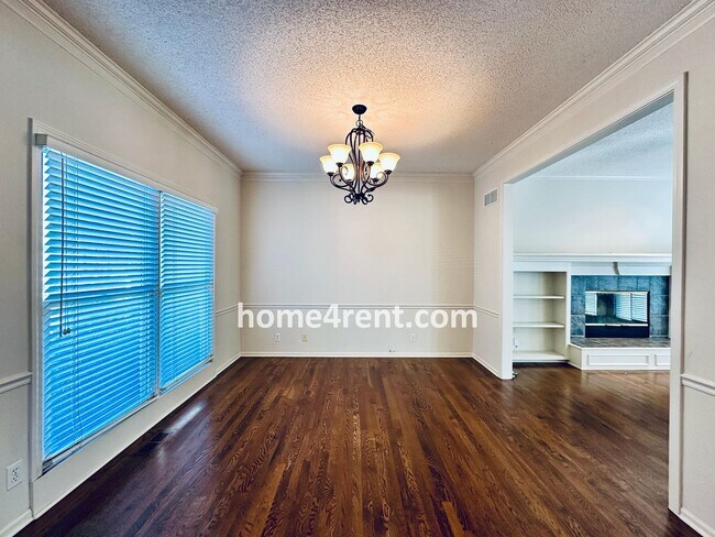 Building Photo - Blue Valley Northwest home on a cul-de-sac w/ granite counters, ss appliances and fenced yard!