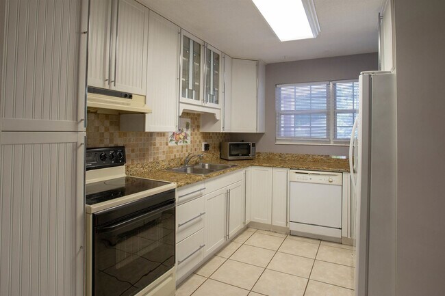 Building Photo - 2992 Corrib Dr