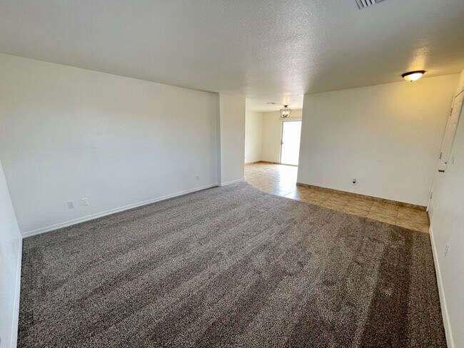 Building Photo - Nice 2 Bedroom 1 Bath Home! *HOME IS CURRENTLY OCCUPIED, PLEASE DO NOT DISTURB THE TENANTS*