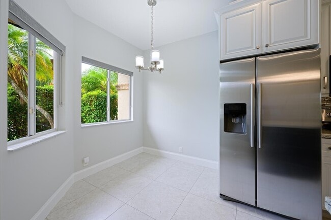 Building Photo - 6817 Via Regina