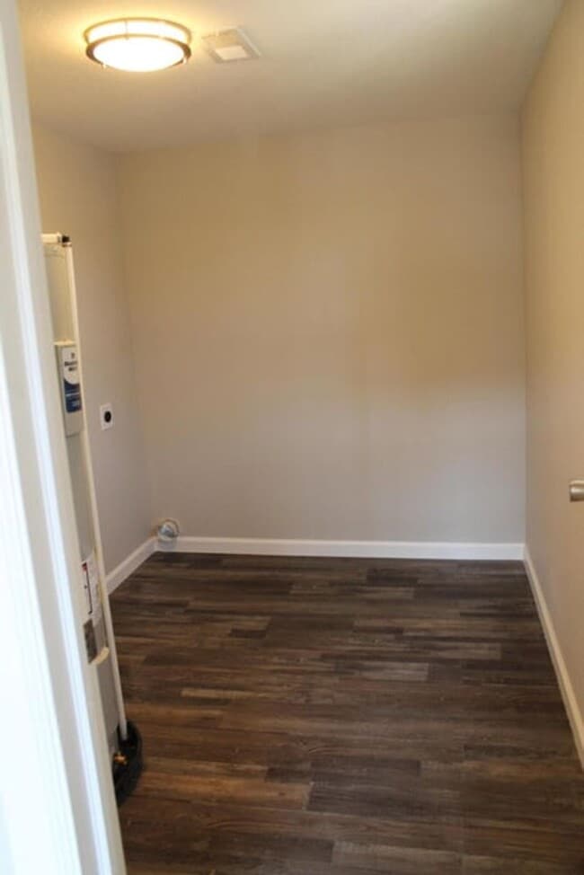 Building Photo - Modern Elegance Meets Comfort – Fully Remo...