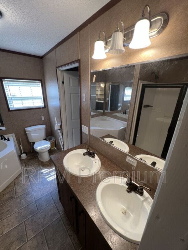 Building Photo - 5510 Lavey Ln