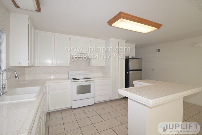 Building Photo - Spacious 4 Bedroom Home in Prime Mira Mesa Location- MOVE IN SPECIAL $300 OFF FIRST MONTH'S RENT!!