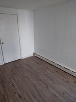 Building Photo - 586 Madison Ave