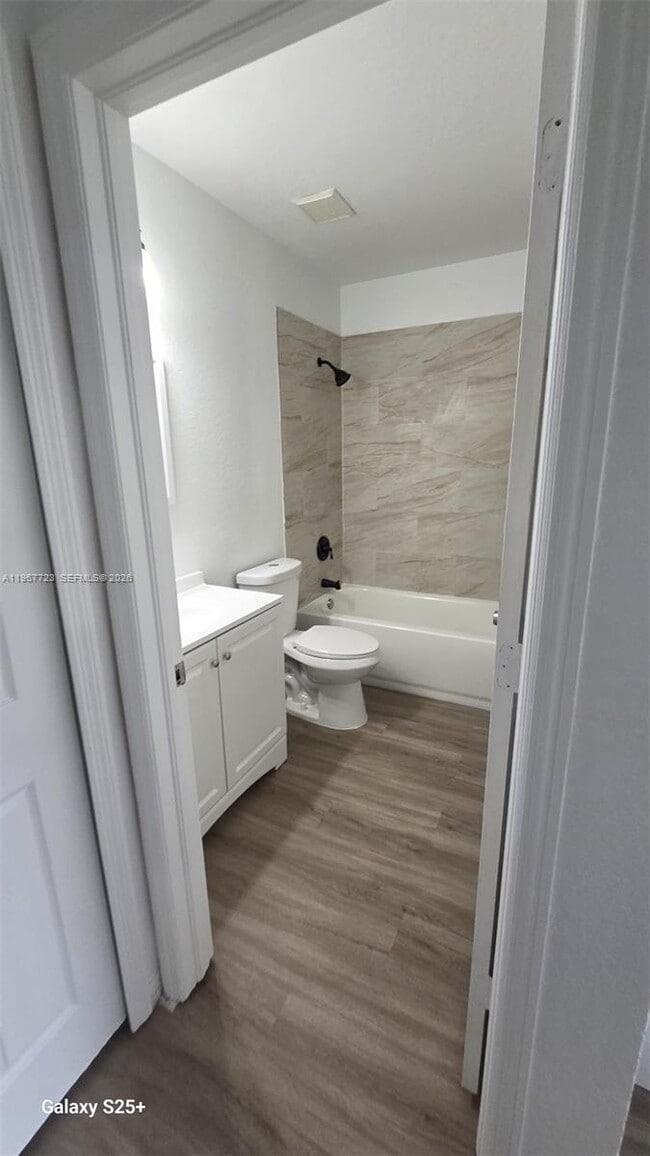 Building Photo - 840 SW 6th Pl