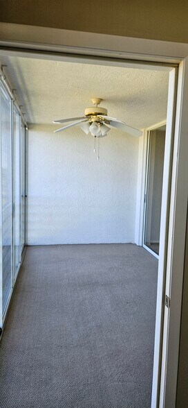 Large enclosed patio - 4550 Pinebrook Cir