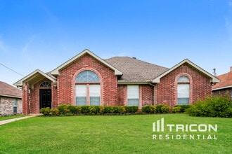 Building Photo - 1506 Vancouver Dr