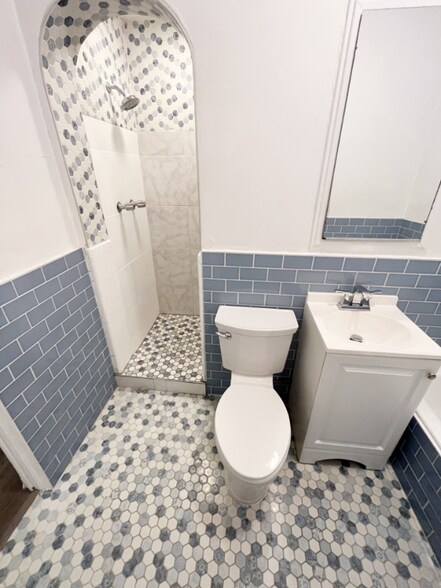 Building Photo - 227 S Gale Dr