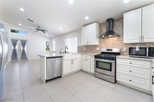 Building Photo - 9216 Sun Rose Ave