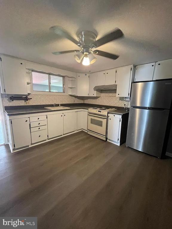 Building Photo - 205 Old Magothy Bridge Rd