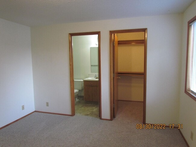 Building Photo - ~Beautiful Two-story Home Located in the N...