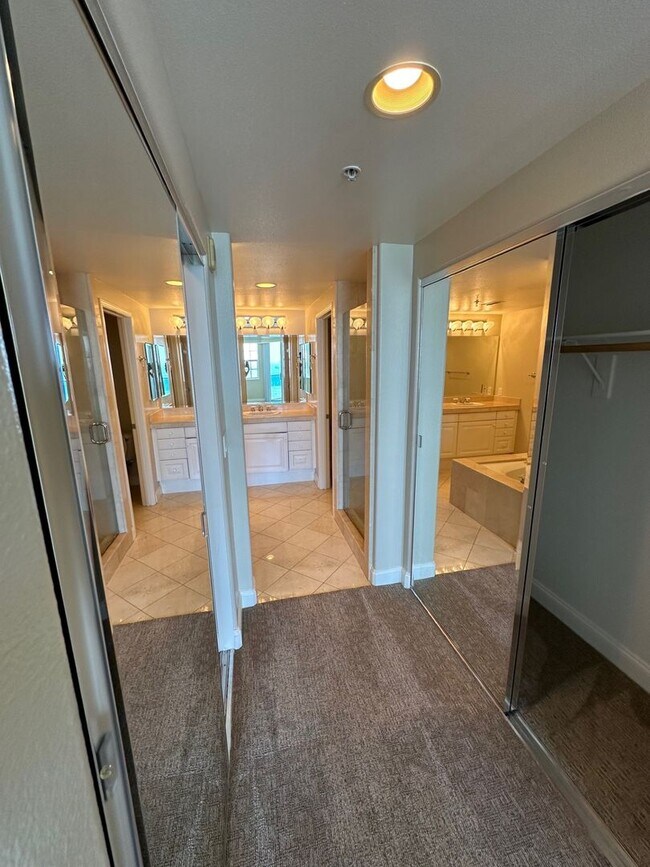 Building Photo - Beachfront Oasis - 3 bed 2 bath in Alamitos Beach with Parking