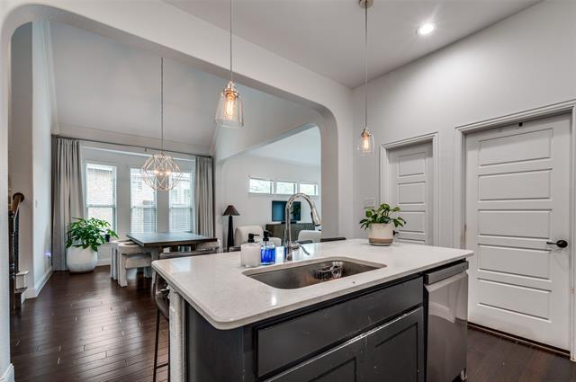 Building Photo - 7213 W Nirvana Cir