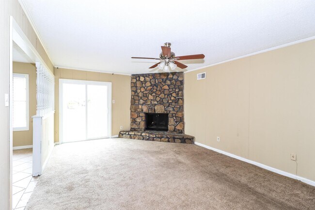 Building Photo - 3902 Clover Hill Dr