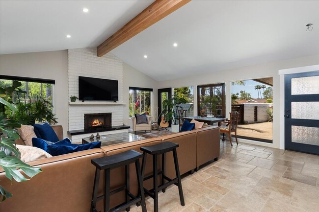Building Photo - 1356 San Julian Dr