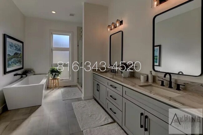 Building Photo - Fully Furnished Short or Mid Term Rental