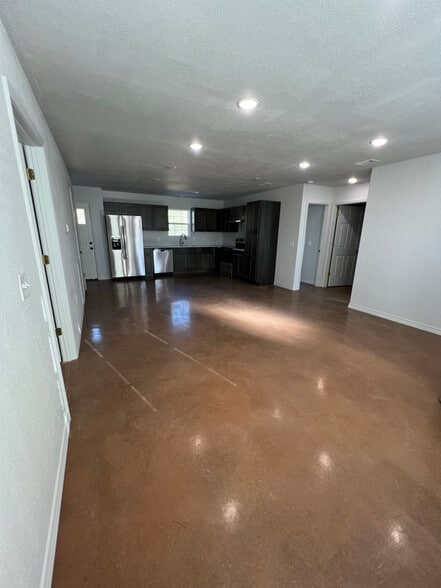 Building Photo - 198 Rustic Ln
