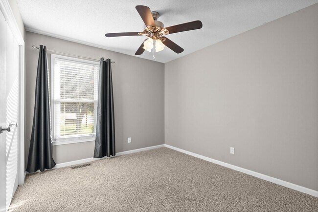 Building Photo - 4 Bedroom Home For Rent in St. B Area of Clarksville!