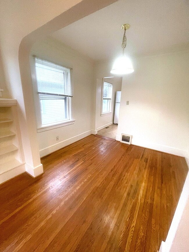 Building Photo - Eliot neighborhood House: 2 bedroom, large basement, hardwood floors, & laundry units