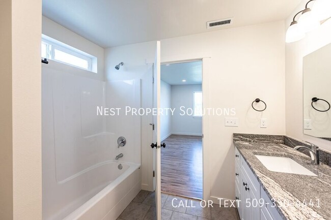 Building Photo - 1073 S Grand Dr