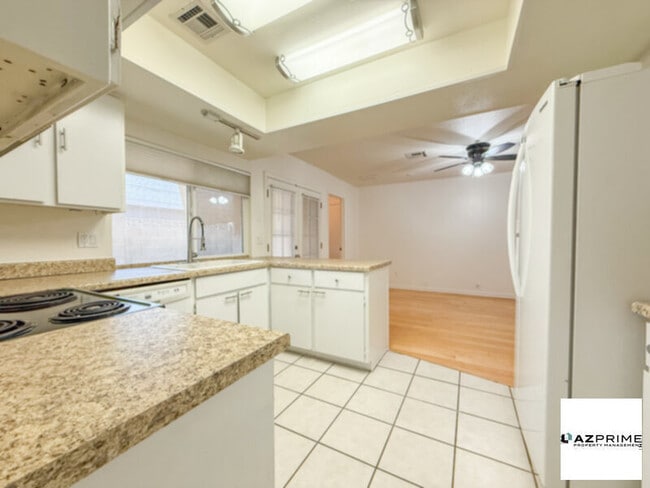 Building Photo - Exceptional 3/2 Glendale Home -  Spacious ...