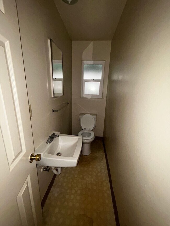 Building Photo - 333 Poplar St