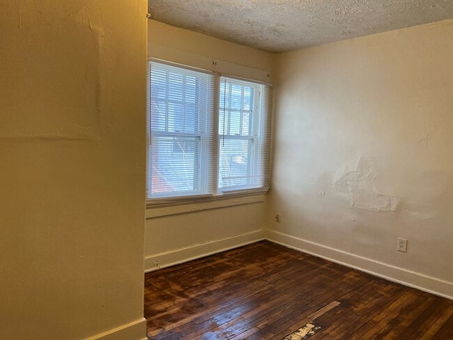 Building Photo - 304-306 W Fairview Ave