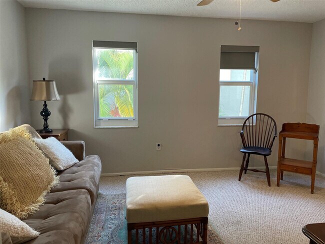 Building Photo - 4629 Poinciana St