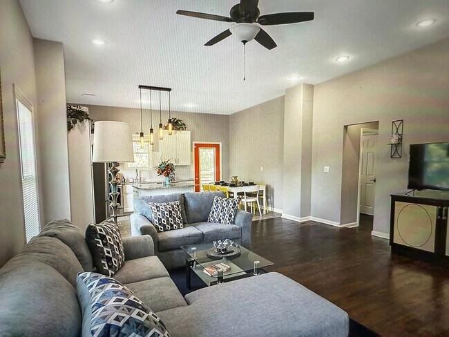 Building Photo - Charming 4BR House in Atlanta