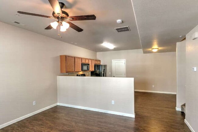 Building Photo - $1900 in Savings – Rent-Free December  // ...