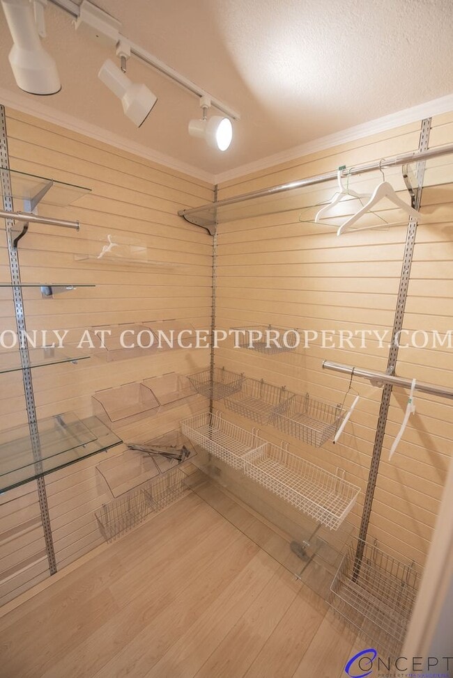 Building Photo - Attractive 4 Bed 3 Bathroom Home: Backing Park - 2 Car Garage