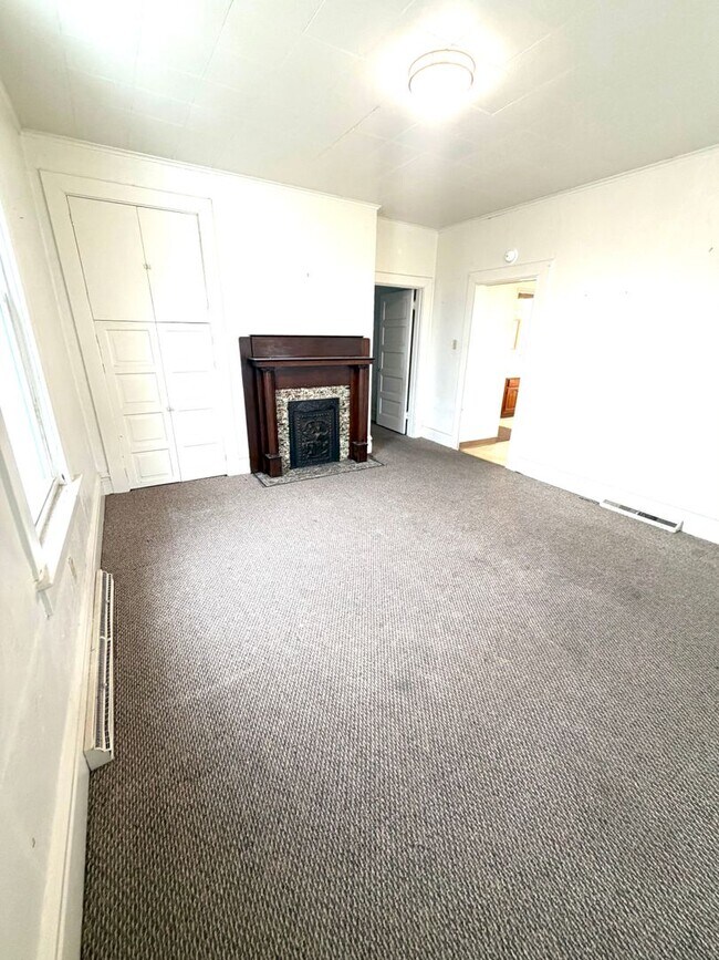 Building Photo - 914 Lawrence St