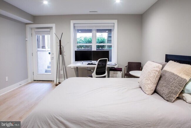 Building Photo - 720 East Capitol St NE